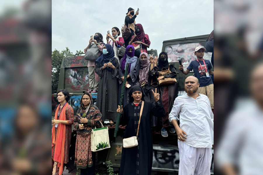 আন্দোলনরত অভিনেত্রী আজমেরী হক বাঁধন