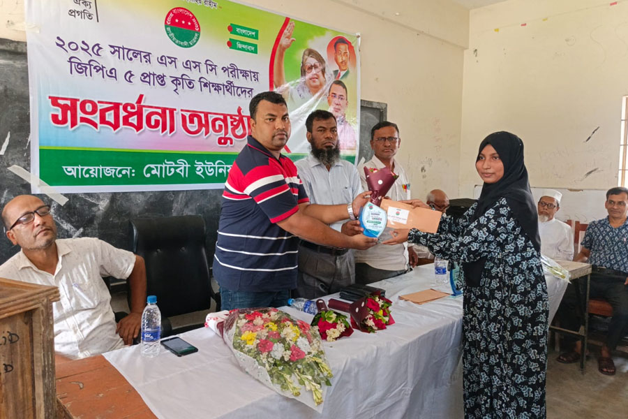 জিপিএ-৫ প্রাপ্ত কৃতী শিক্ষার্থীকে সংবর্ধনা