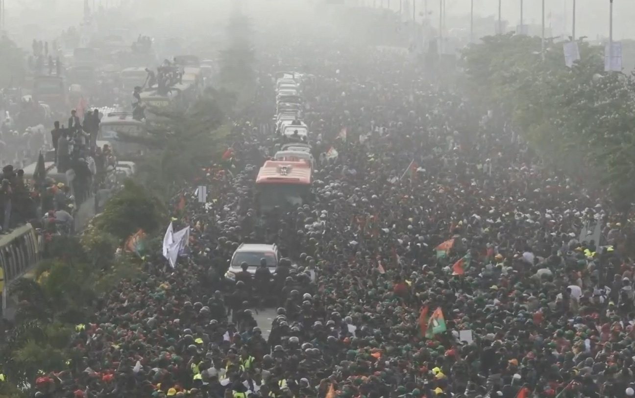 নেতাকর্মীদের বাঁধভাঙা উল্লাস।