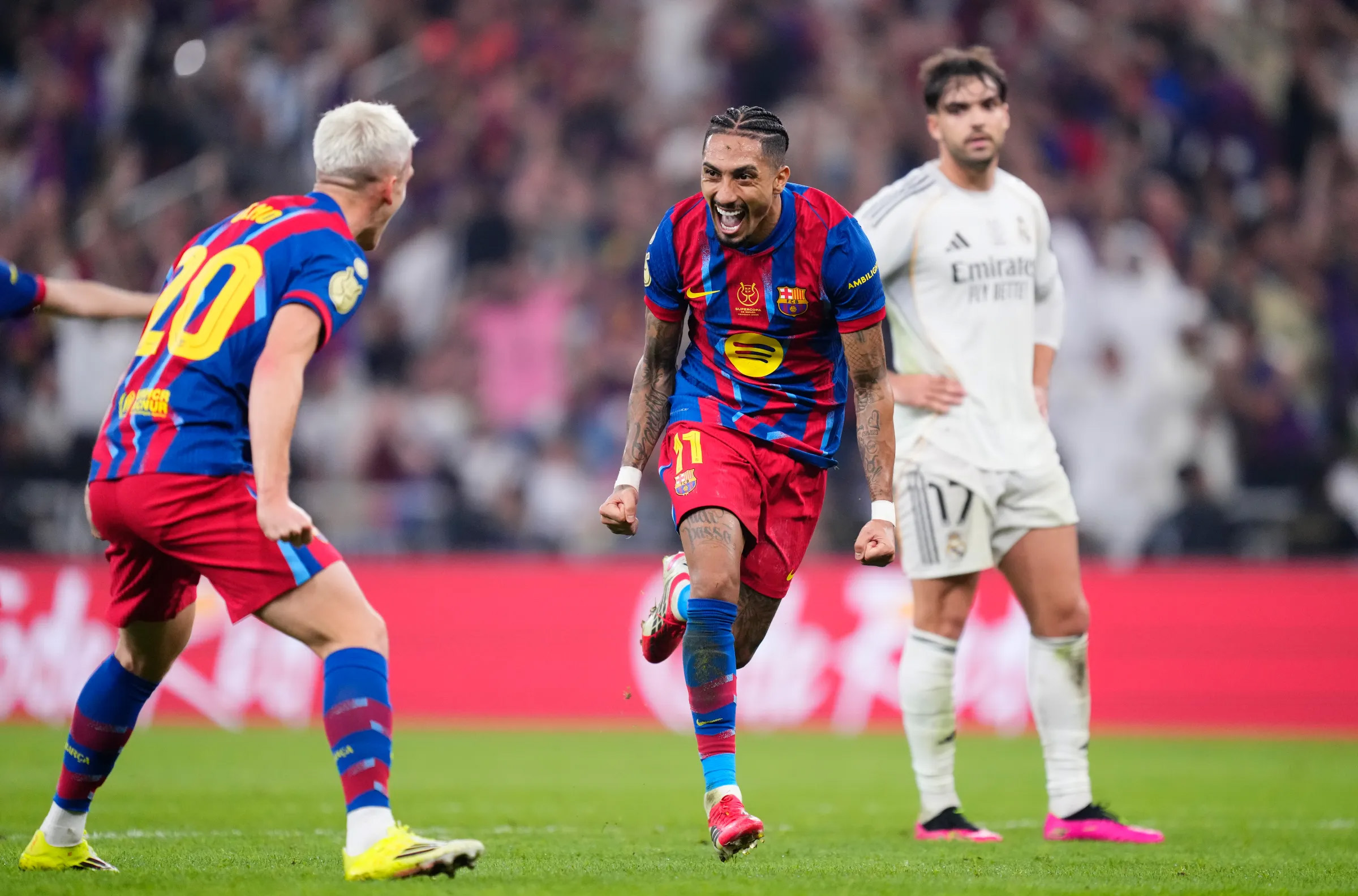 জোড়া গোল করেছেন রাফিনহা।