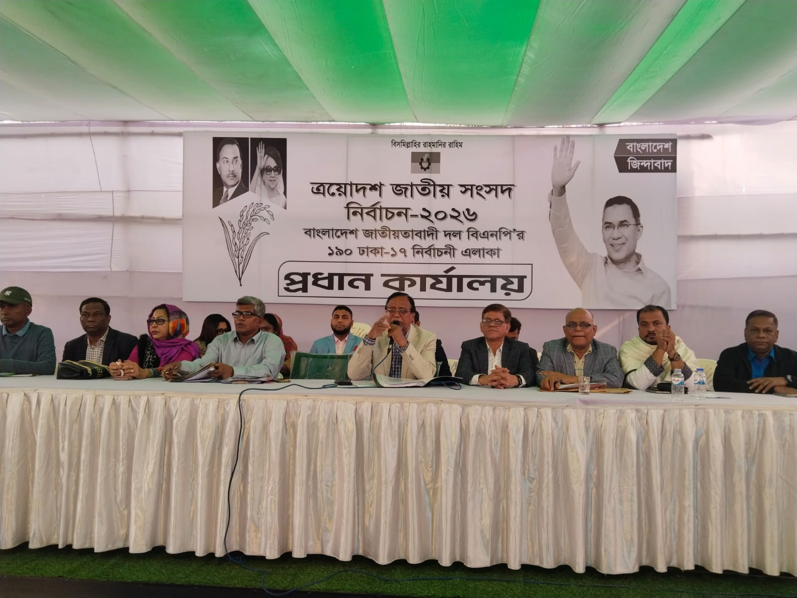 ঢাকা-১৭ আসনে বিএনপির নির্বাচনী প্রধান কার্যালয়ে নির্বাচন প্রচারণা কমিটির সাথে একমত বিনিময় সভায় কথা বলছেন বীর মুক্তিযোদ্ধা আবদুস সালাম।