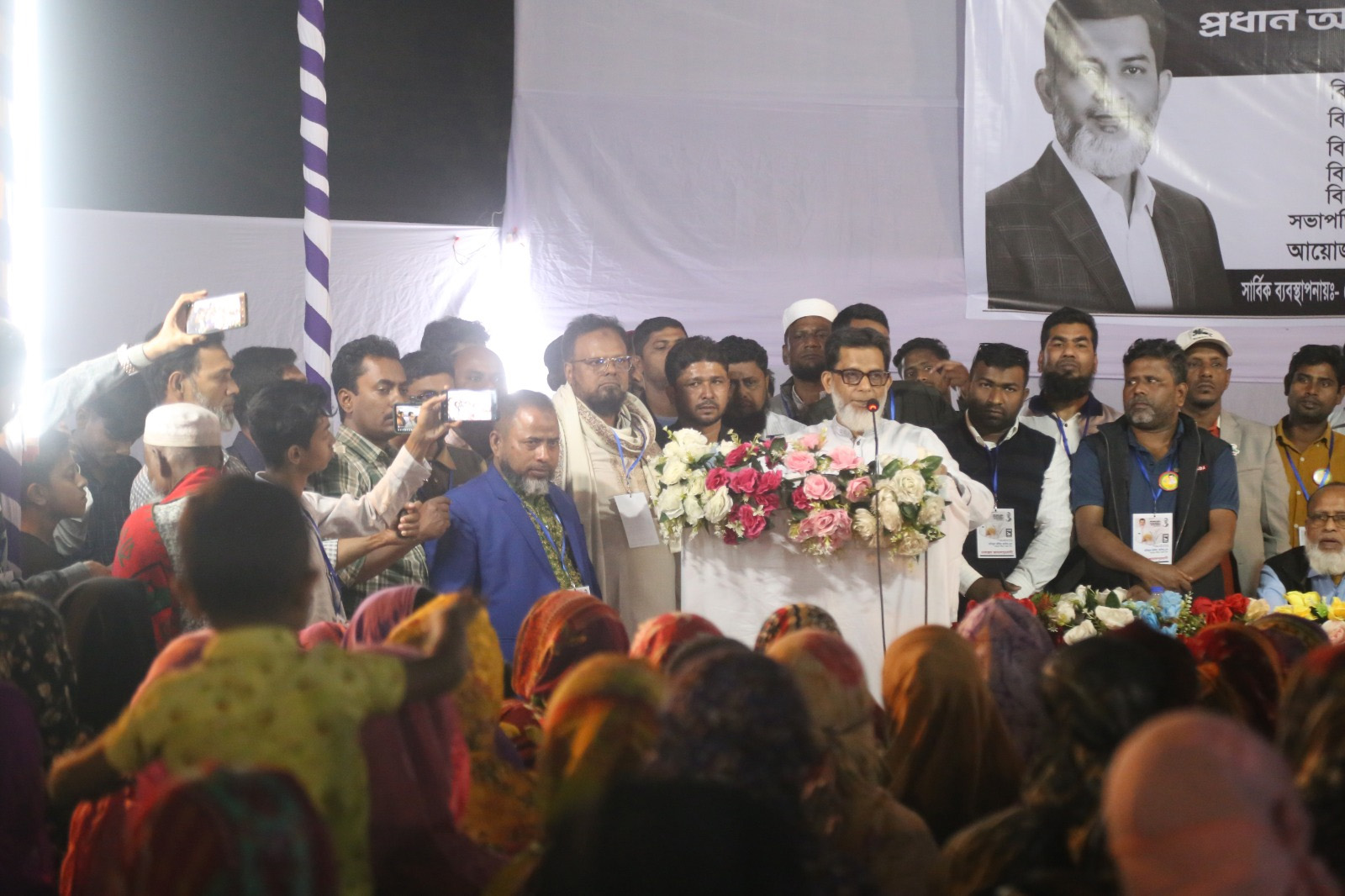 বক্তব্য রাখছেন হাবিবুর রশিদ হাবিব।