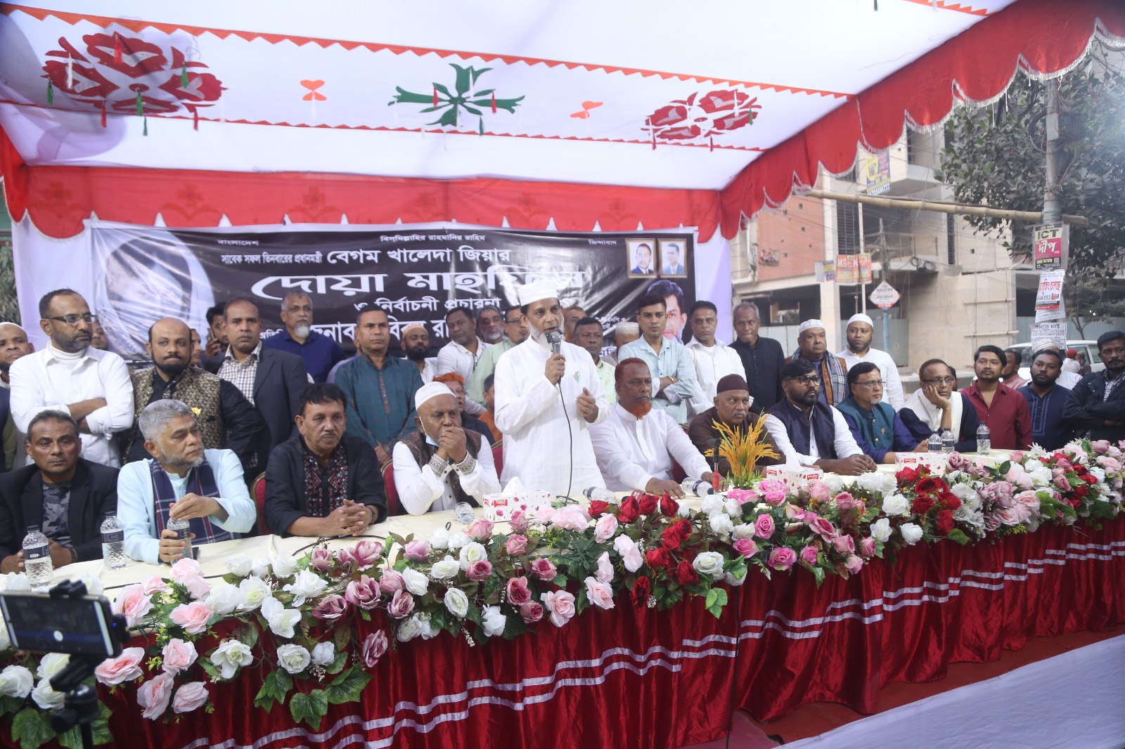 বক্তব্য রাখছেন হাবিবুর রশিদ হাবিব।