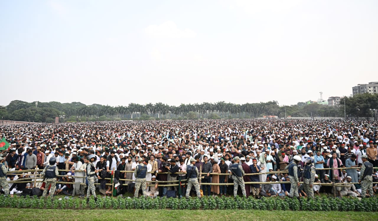 শহীদ শরিফ ওসমান হাদির জানাজায় লাখো মানুষের ঢল।