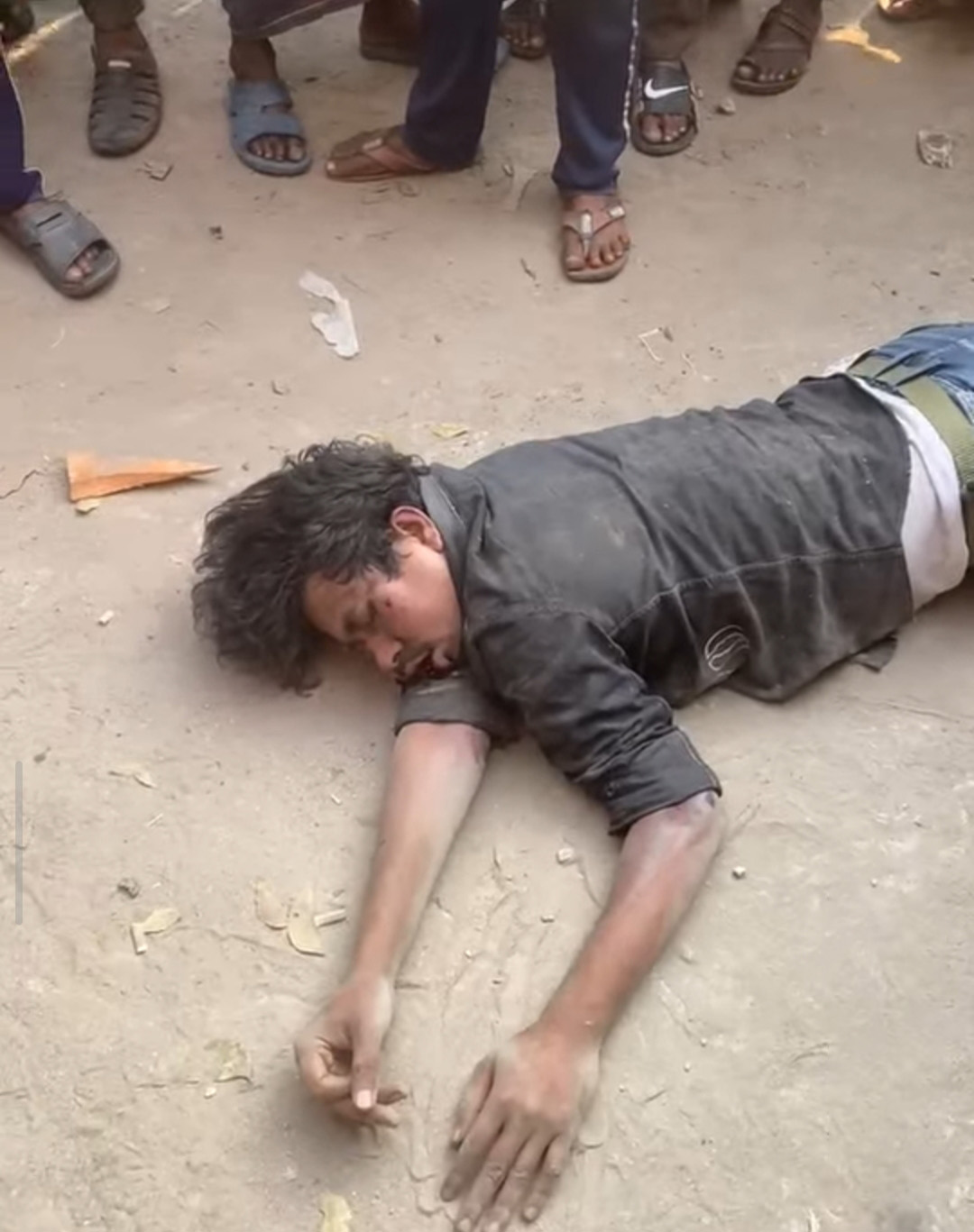 জনতার হামলায় নিহত খুনি।