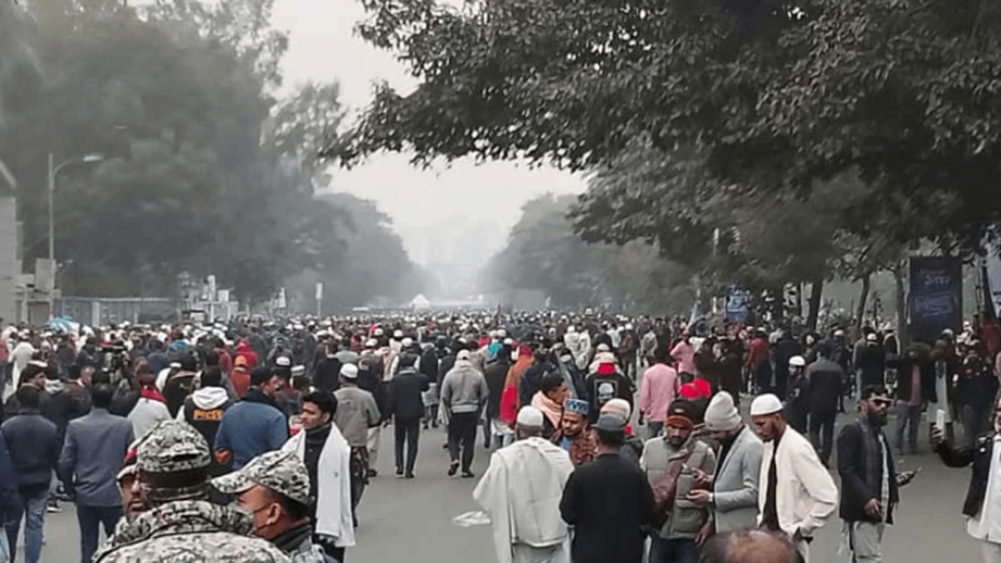 মানিক মিয়া অ্যাভিনিউয়ে জনতার ঢল।