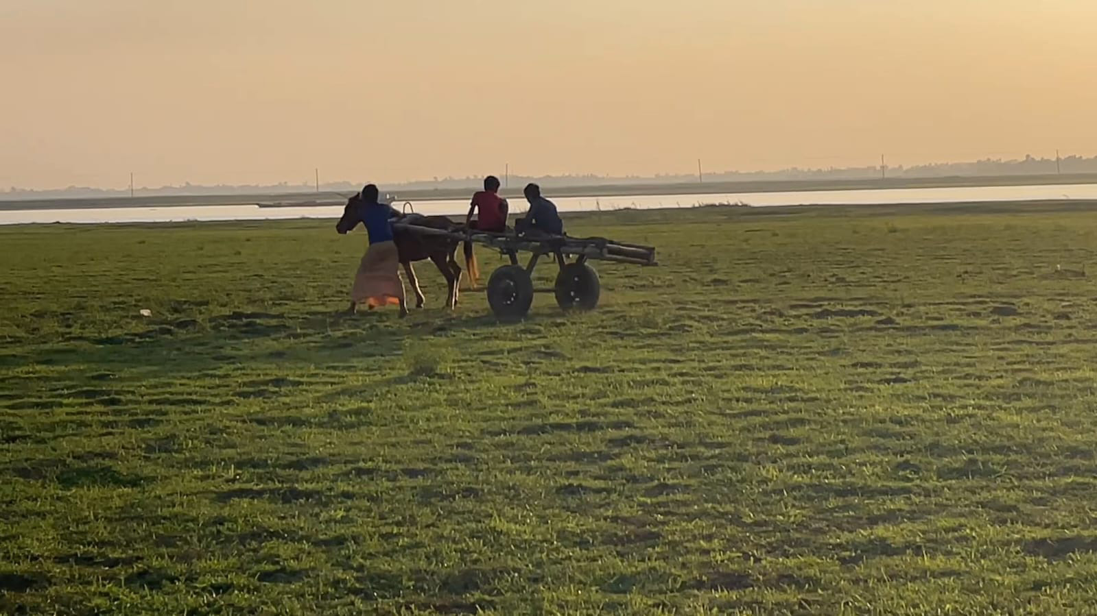 প্রশাসনের লাল নিশান সরিয়ে ১৫০ একর সরকারি চর দখলের অভিযোগ।