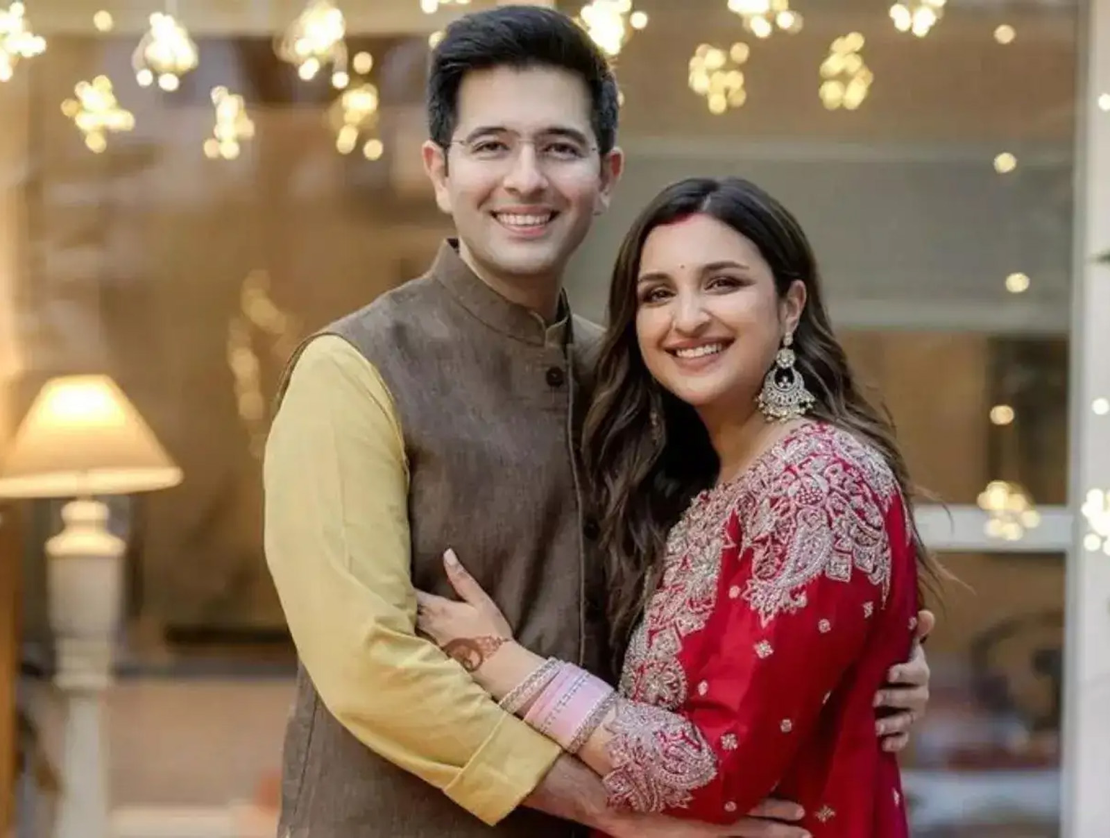 বলিউডের অভিনেত্রী পরিণীতি চোপড়া ও স্বামী রাঘব চাড্ডা
