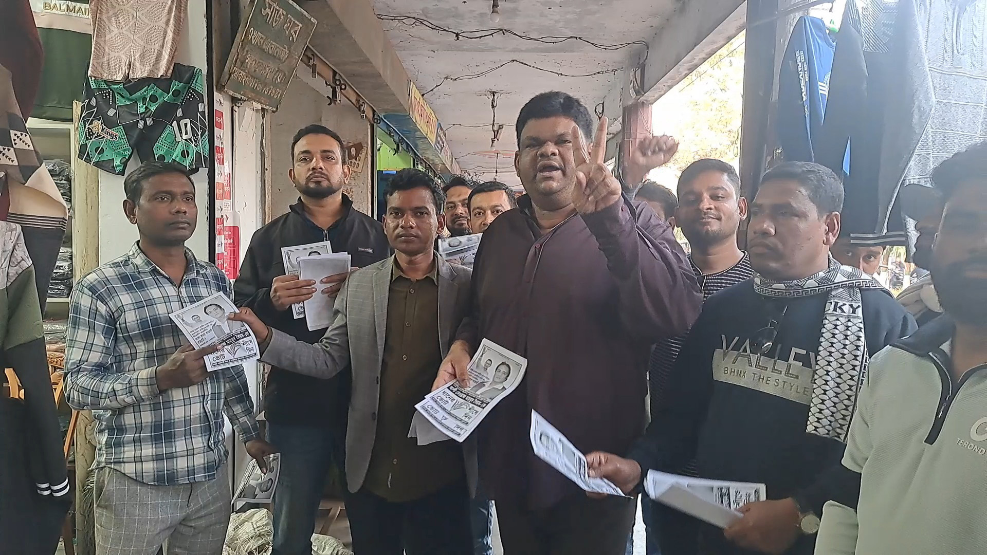 রাজবাড়ীতে ধানের শীষের পক্ষে ছাত্রদলের প্রচারণা।