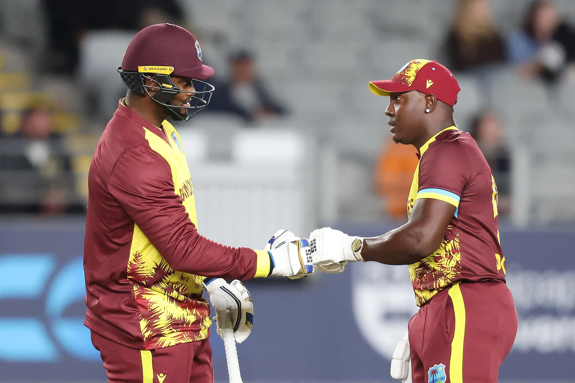 জুটিতে ৬২ রানের ঝড় তোলেন রোমারিও শেফার্ড ও রভম্যান পাওয়েল।