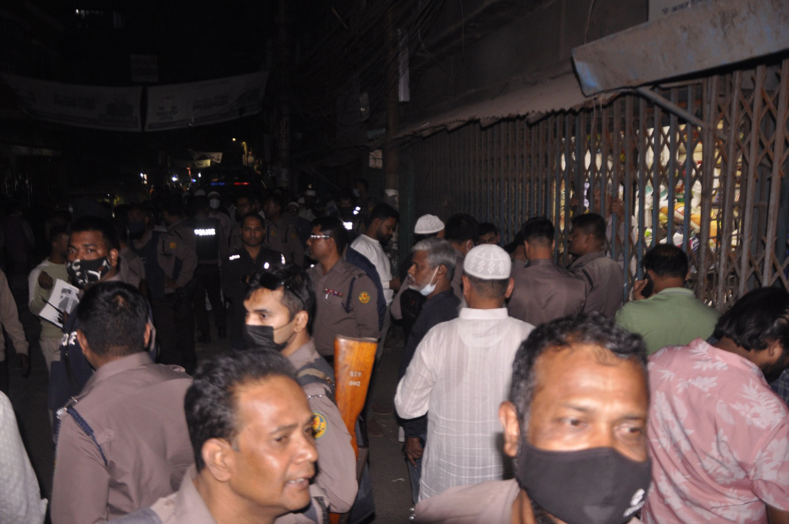 সুত্রাপুরে ভোট কেনার সময় জামায়াতের নায়েবে আমির আটক।