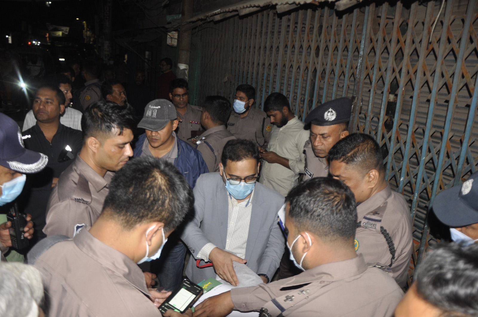 নির্বাহী ম্যাজিস্ট্রেট সত্যতা নিশ্চিত করে জামায়াতে নায়েবে আমির মো: হাবিবকে দুই দিনের কারাদণ্ড দেন।