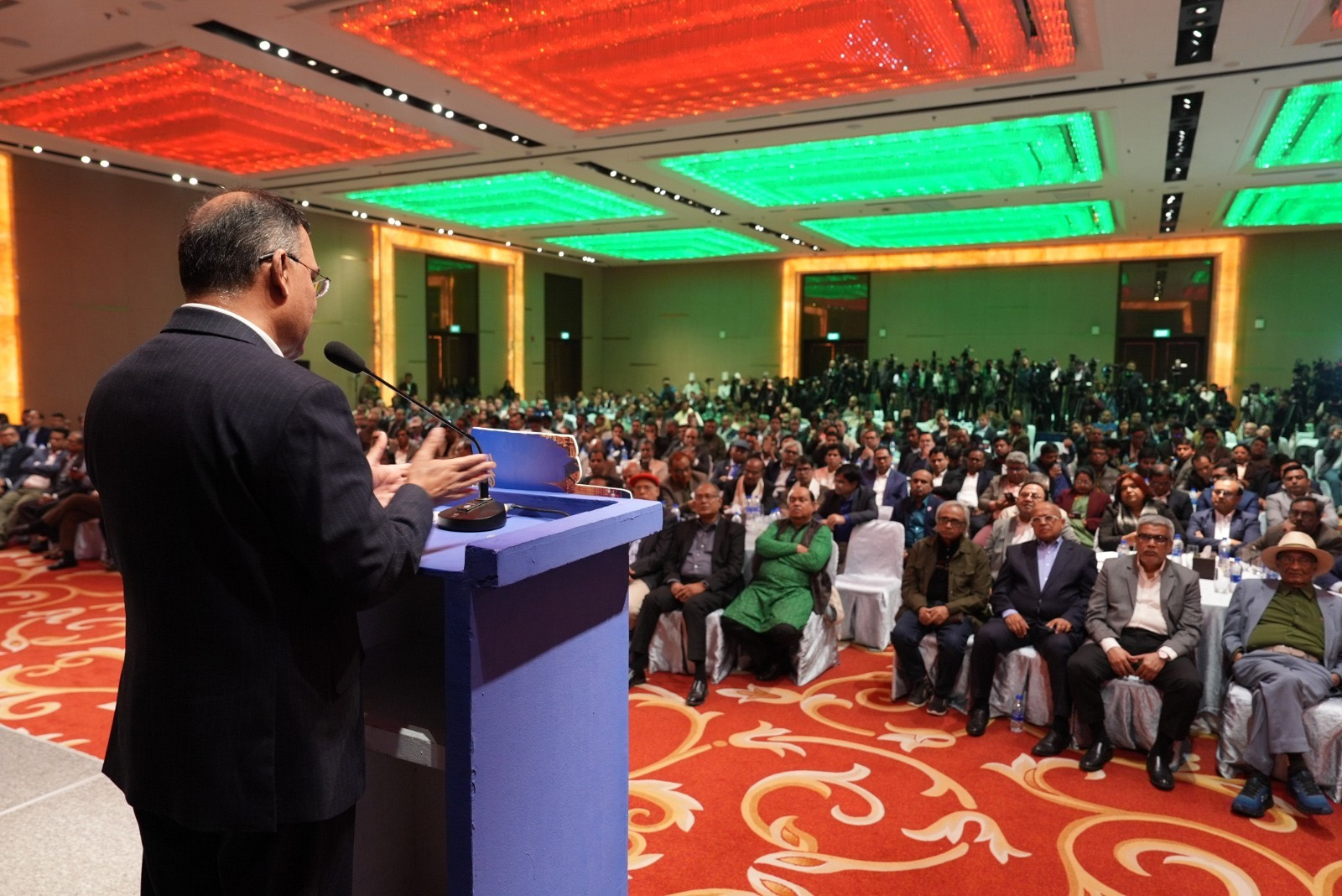 বনানীতে হোটেল শেরাটনের বলরূমে সাংবাদিকদের সাথে মতবিনিময় অনুষ্ঠান।