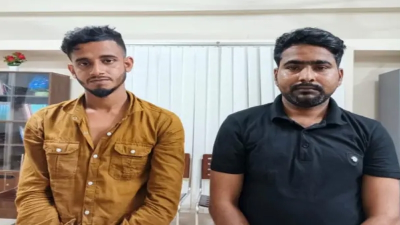 অস্ত্র বিক্রির সময় বঙ্গবন্ধু প্রজন্ম লীগের সভাপতিসহ গ্রেপ্তার ২