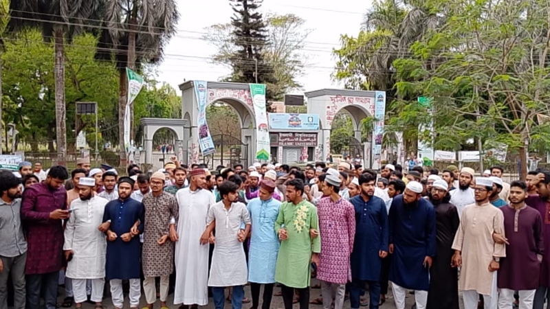 গাজায় নৃশংস হামলার প্রতিবাদে ইবিতে বিক্ষোভ সমাবেশ