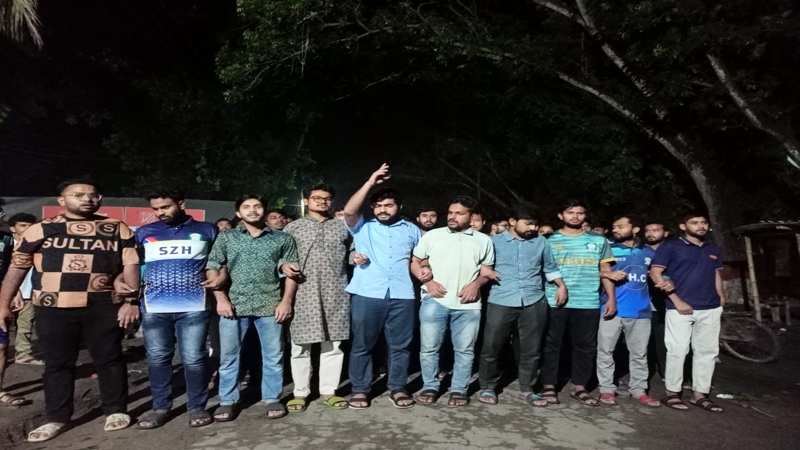 হাসনাত আব্দুল্লাহর উপর হামলার প্রতিবাদে ইবিতে বিক্ষোভ মিছিল