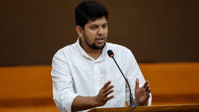 দুঃখ প্রকাশ করে স্ট্যাটাস উপদেষ্টা মাহফুজ আলমের