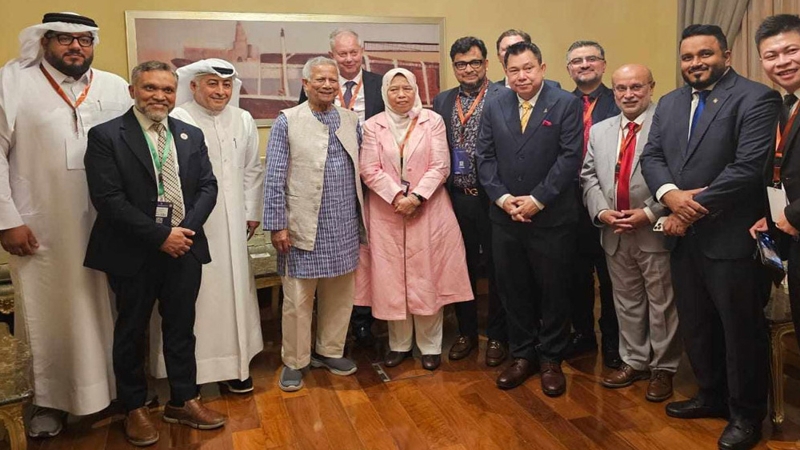 দোহায় বিনিয়োগকারীদের সঙ্গে প্রধান উপদেষ্টার বৈঠক