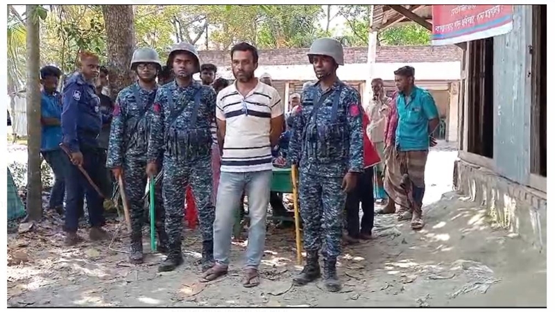 চাল বিক্রিতে অনিয়ম; ওএমএস ডিলার আটক
