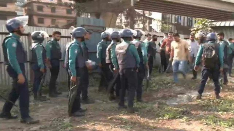 ছিনতাইকারীর ছুরিকাঘাতে দুই পুলিশ হাসপাতালে