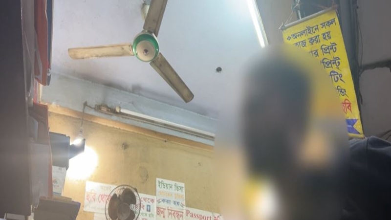 দোকানে মিলছে জন্মসনদ!