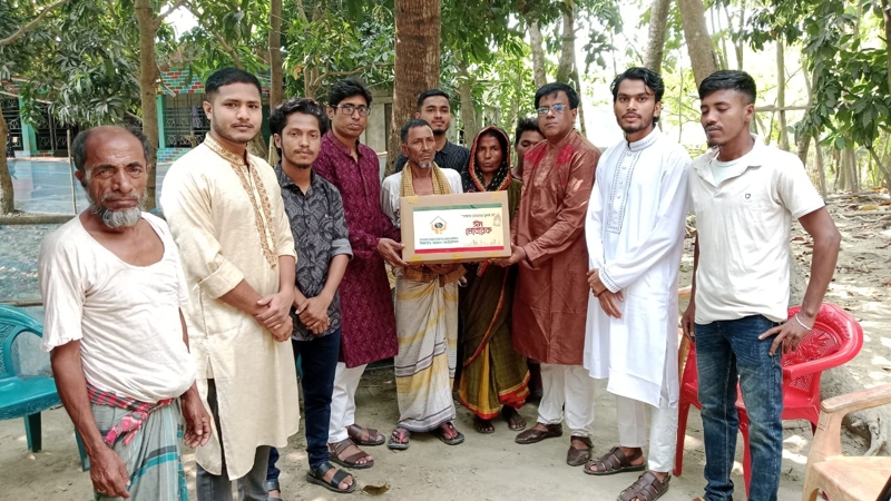 জেডআরএফ এর উদ্যোগে শহীদ পরিবারের মাঝে ঈদ উপহার বিতরণ