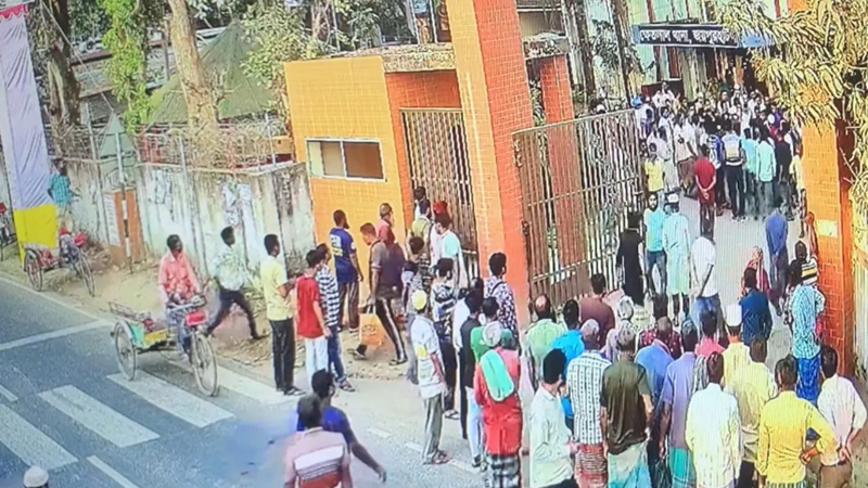 বিএনপি নেতার নেতৃত্বে থানায় হামলা