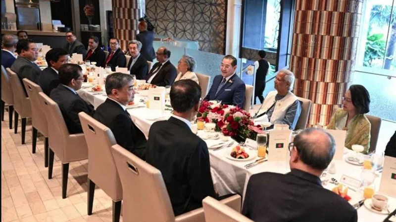 থাই বিশিষ্টজনদের সঙ্গে বৈঠক করলেন প্রধান উপদেষ্টা