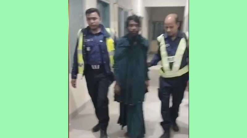 বোরকা পরে পালানোর সময় গ্রেপ্তার ধর্ষণ মামলার আসামি