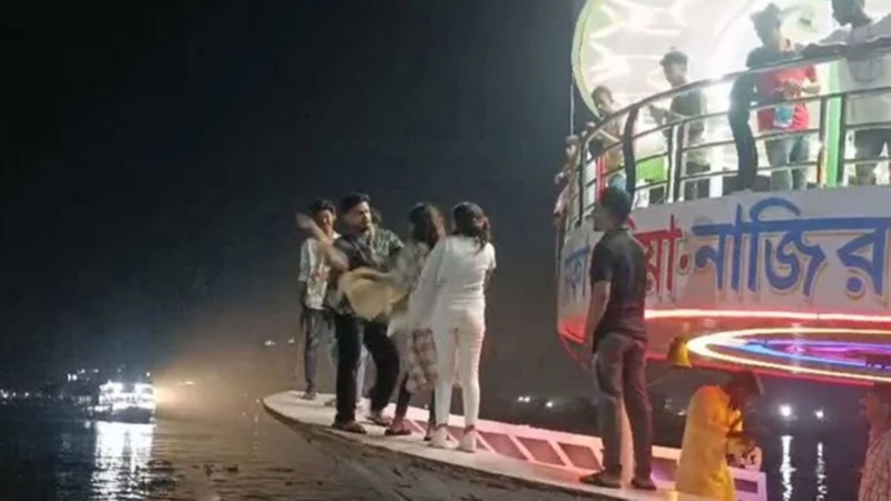 লঞ্চে দুই তরুণীকে মারধরের ঘটনায় মামলা