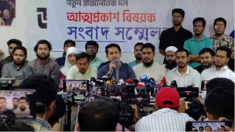 'সরকারের আনুকূল্যের' তকমা কাটাতে পারবে নতুন দল !
