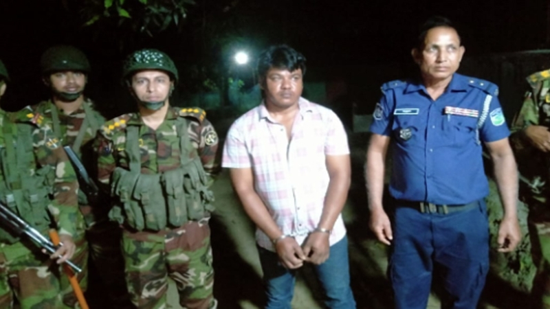 ভারত থেকে দেশে এসে সন্ত্রাসী গ্রেপ্তার