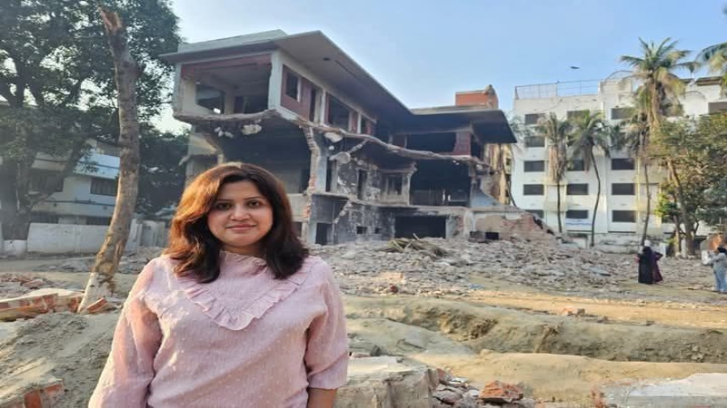‘আগুন জ্বলুক খুনীর দোসরদের বুকে’