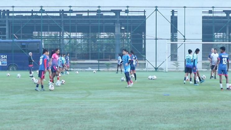 অনুশীলনে বিদ্রোহী নারী ফুটবলাররা