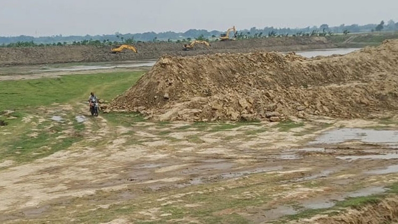বিএনপি নেতার বিরুদ্ধে দখল করে পুকুর খননের অভিযোগ
