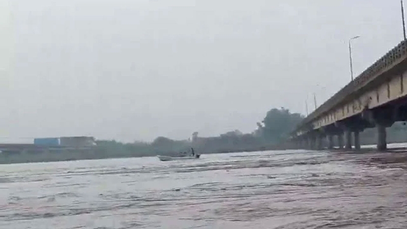 ভারত পানি ছেড়ে দেওয়ায় পাকিস্তানের কাশ্মীরে বন্যা, জরুরি অবস্থা জারি