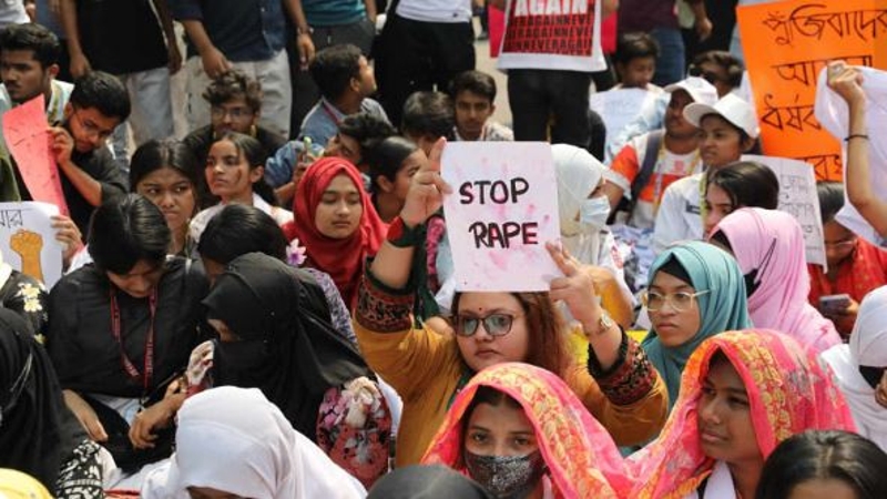 শাহবাগে ৩০ কলেজ শিক্ষার্থীদের অবস্থান