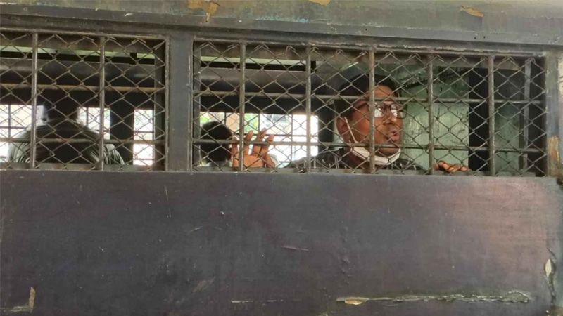 বন্দিদের হাতে মার খেলেন আ.লীগ নেতা শফিক