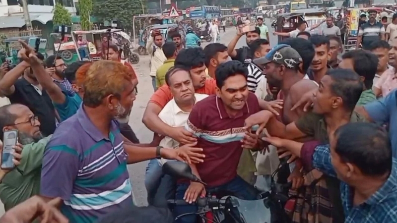 শ্রমিক লীগ নেতাকে পুলিশের কাছ থেকে ছিনিয়ে নেওয়ার অভিযোগ