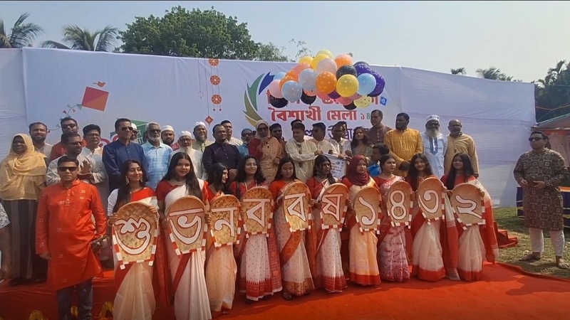 জমকালো আয়োজনের মধ্যদিয়ে বৈশাখী শোভাযাত্রা অনুষ্ঠিত