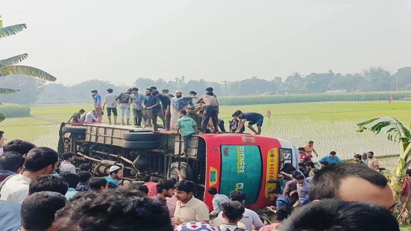ইসলামী বিশ্ববিদ্যালয়ের বাস দুর্ঘটনা, আহত ২০ শিক্ষার্থী