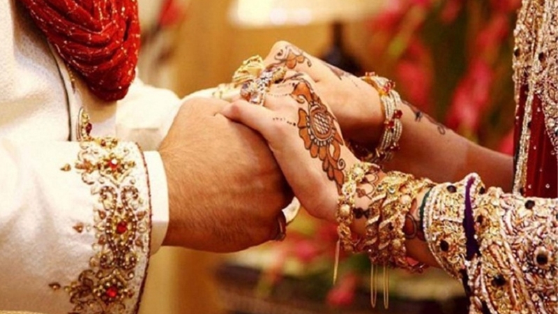 কাজি ডাকতে গেল প্রেমিক, প্রেমিকাকে নিয়ে পালাল বন্ধু