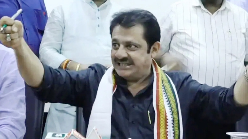 শরীরে বোমা বেঁধে পাকিস্তানে হামলা চালাতে যাবেন ভারতের মন্ত্রী