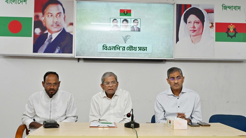 সুস্থবোধ করায় দেশে ফেরার সিদ্ধান্ত নিয়েছেন খালেদা জিয়া