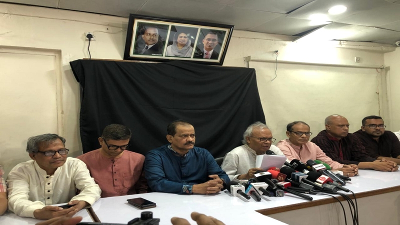 'রাইফেল দিয়ে ইতিহাস পরিবর্তন করতে চেয়েছিল হাসিনা'
