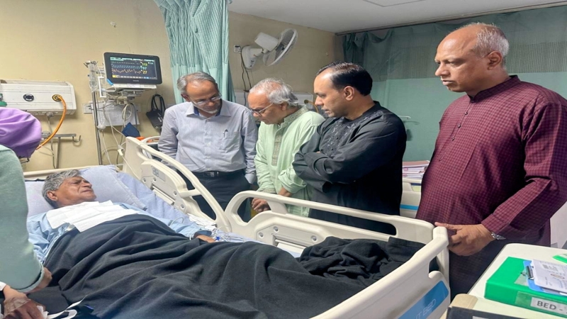 গণফোরাম নেতা সুব্রত চৌধুরীতে দেখতে হাসপাতালে যান রিজভী