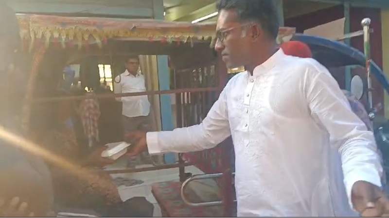 নেত্রকোনায় যুবদল নেতার রনির ইফতার বিতরণ