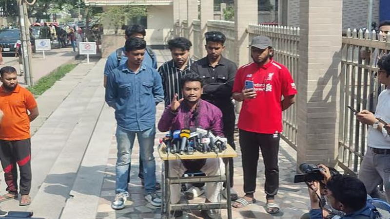 ‘১৩ সেলাই লেগেছে’ নর্থ সাউথের এক ছাত্রের