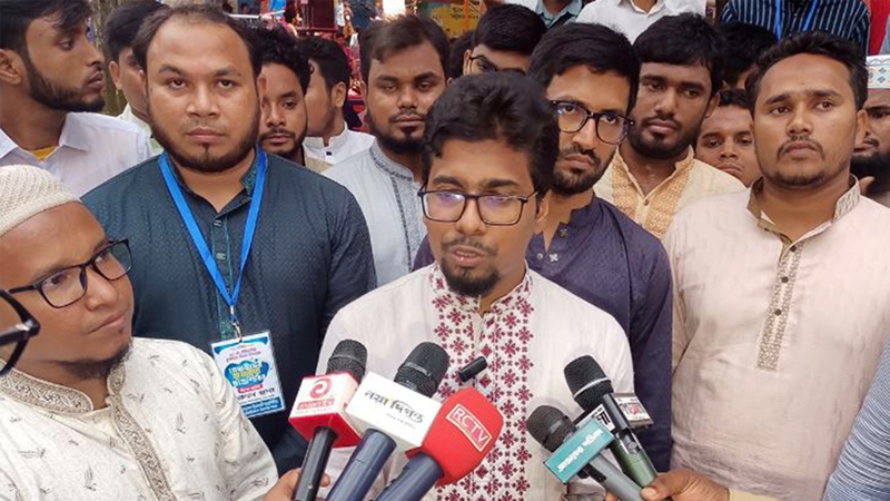 ফেসবুকে করা মন্তব্যে শপথ ভঙ্গ করেছেন উপদেষ্টা মাহফুজ