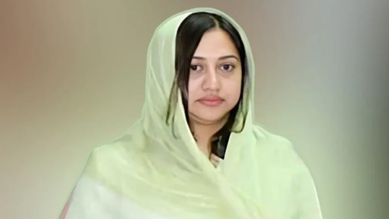 দেশে ফিরলেন কোকোর স্ত্রী শর্মিলা রহমান